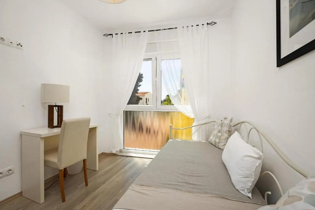Apartments Bluemare Pakoštane