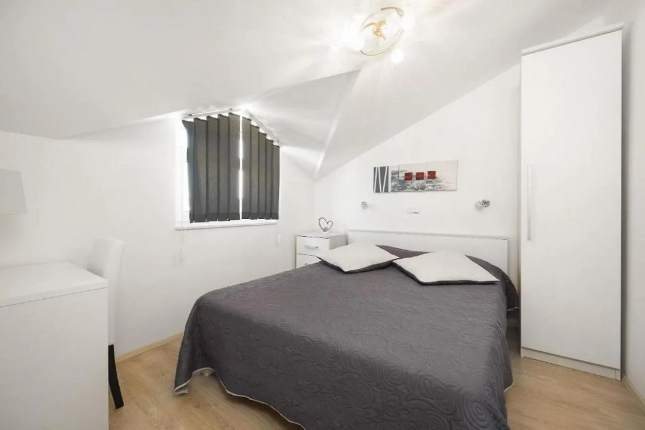 Apartments Bluemare Pakoštane Chorvatsko