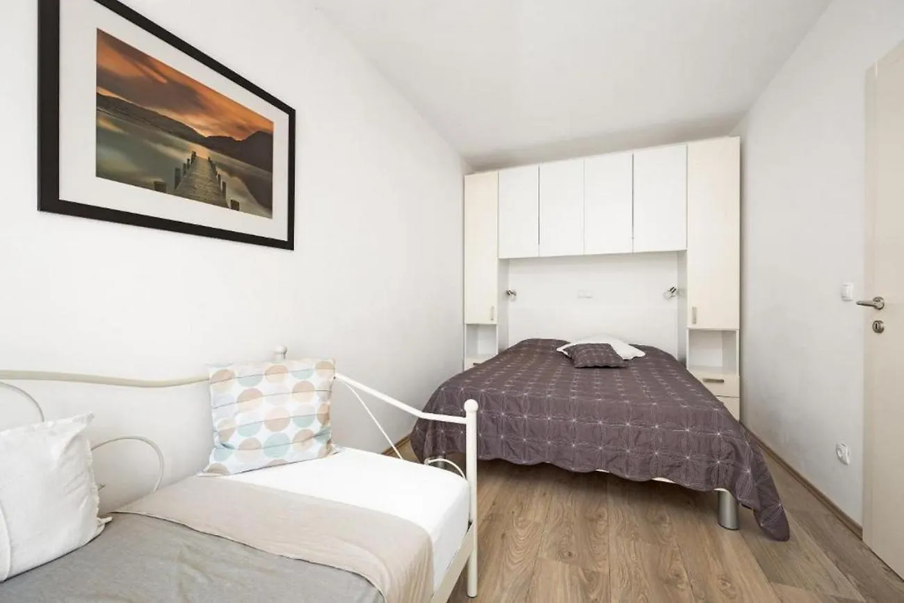 Apartments Bluemare Pakoštane 0*,