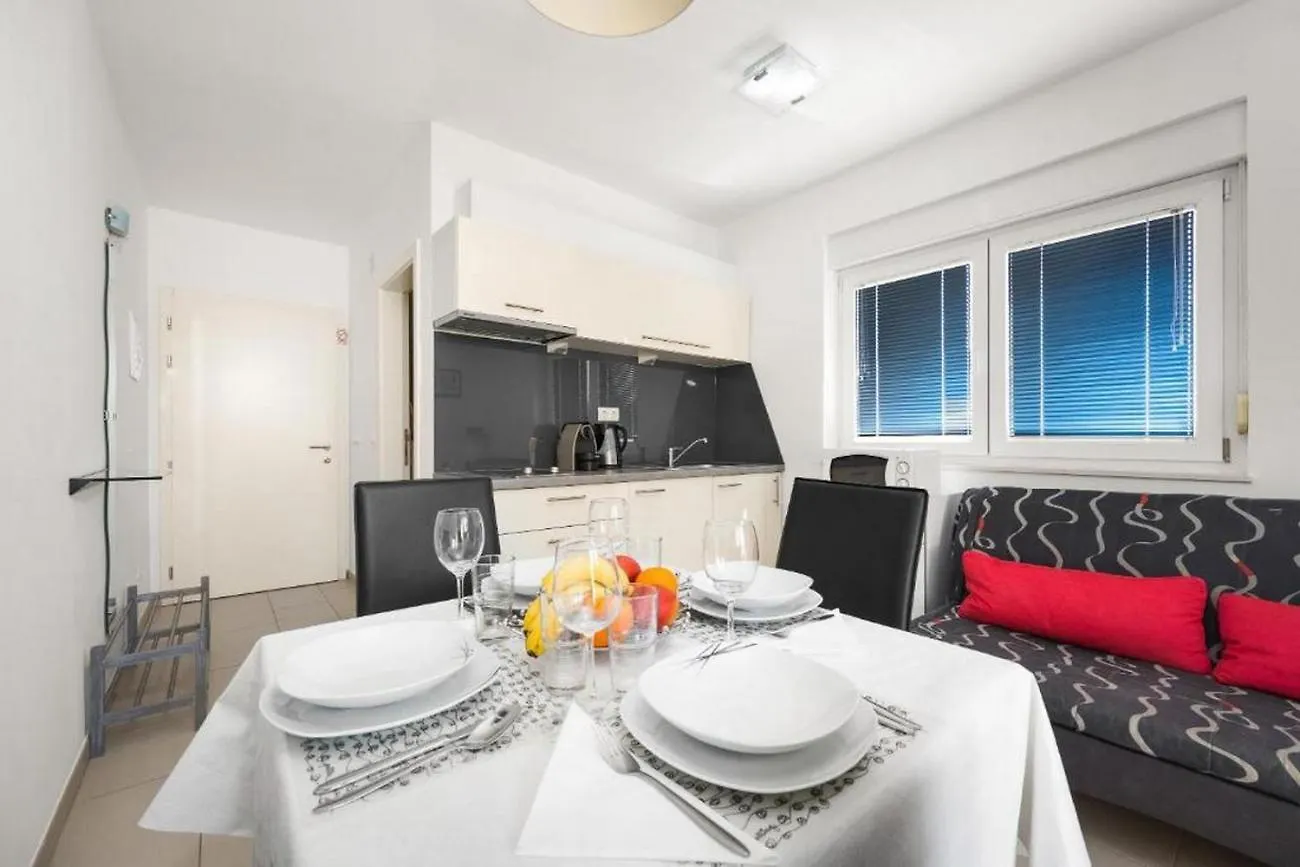 Apartments Bluemare باكوشتاني