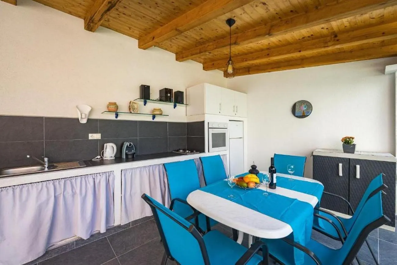 Apartments Bluemare باكوشتاني 0*,
